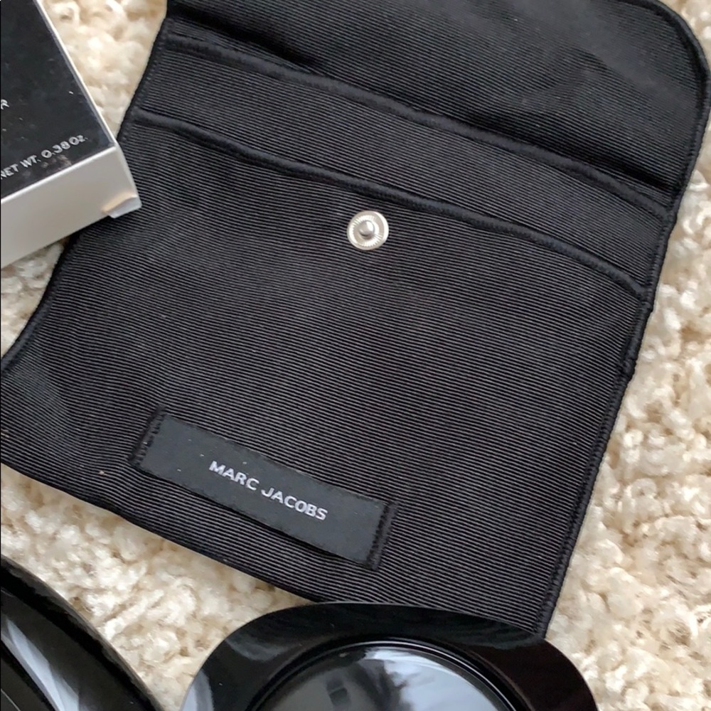 Marc Jacobs Powder - Picture 4 of 5